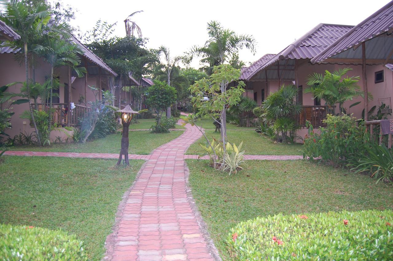 Bee Nat Garden Resort Bang Rak Beach  Buitenkant foto