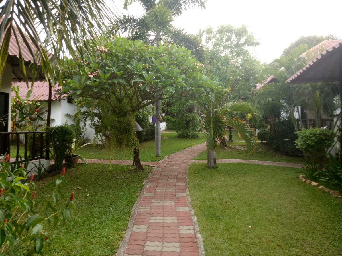 Bee Nat Garden Resort Bang Rak Beach  Buitenkant foto