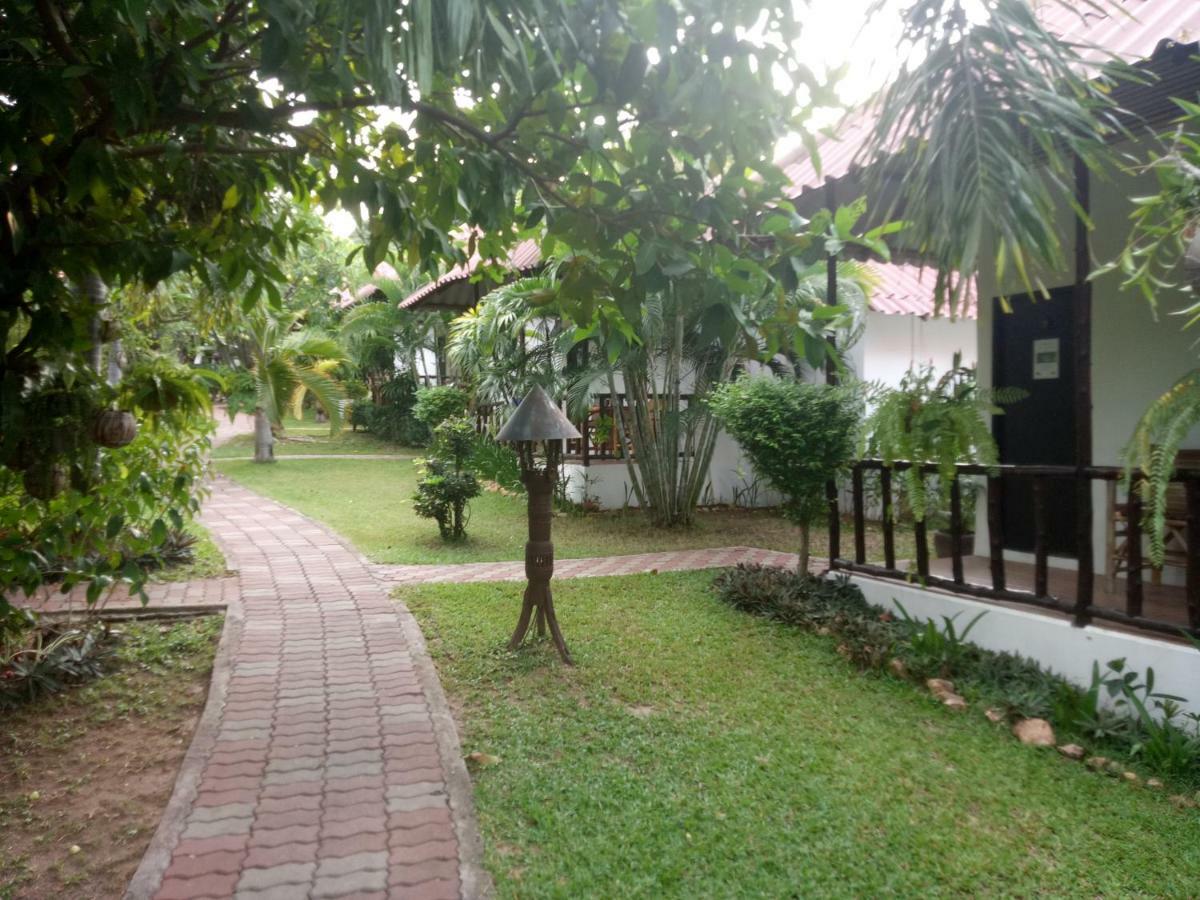 Bee Nat Garden Resort Bang Rak Beach  Buitenkant foto