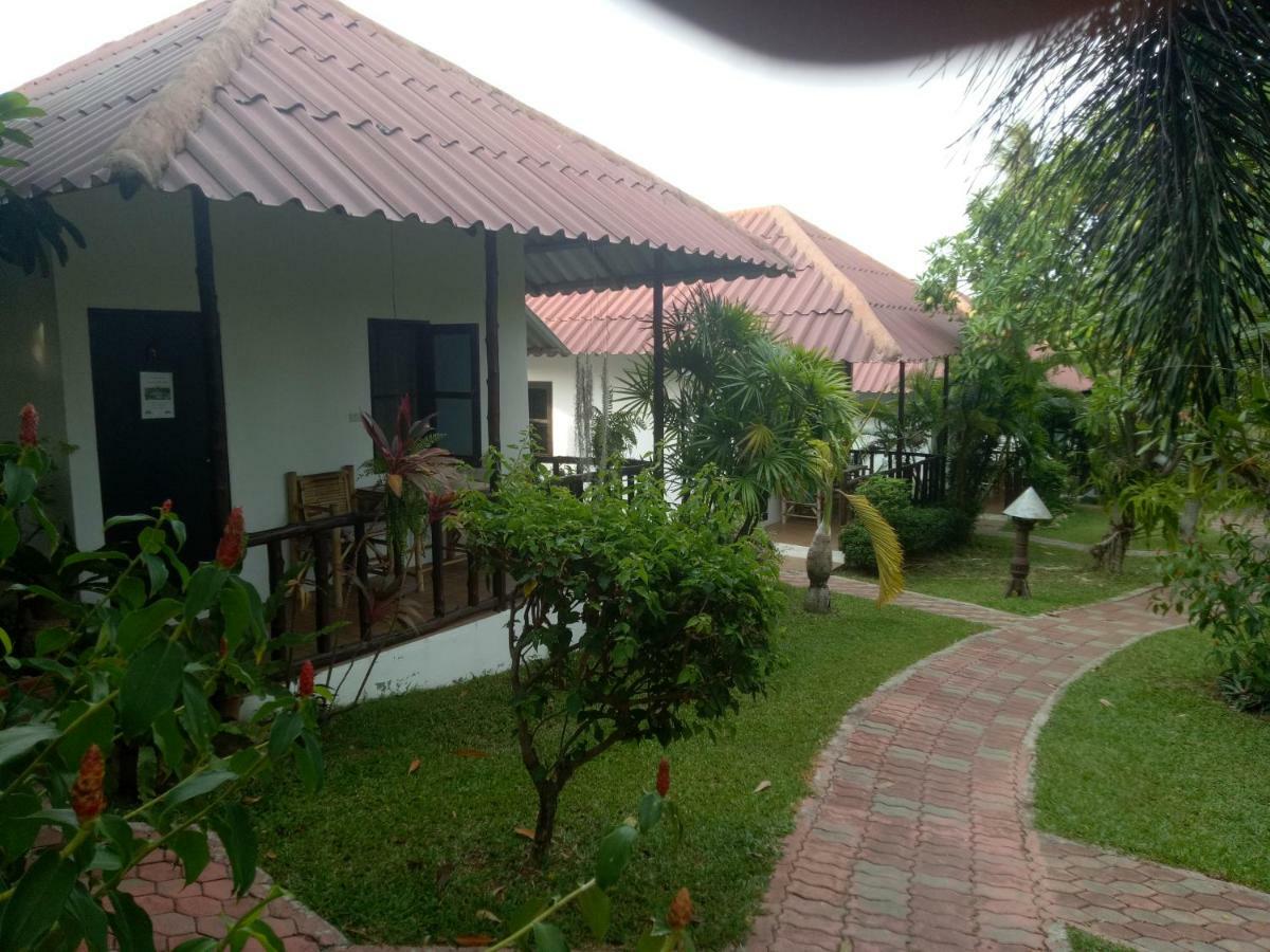 Bee Nat Garden Resort Bang Rak Beach  Buitenkant foto