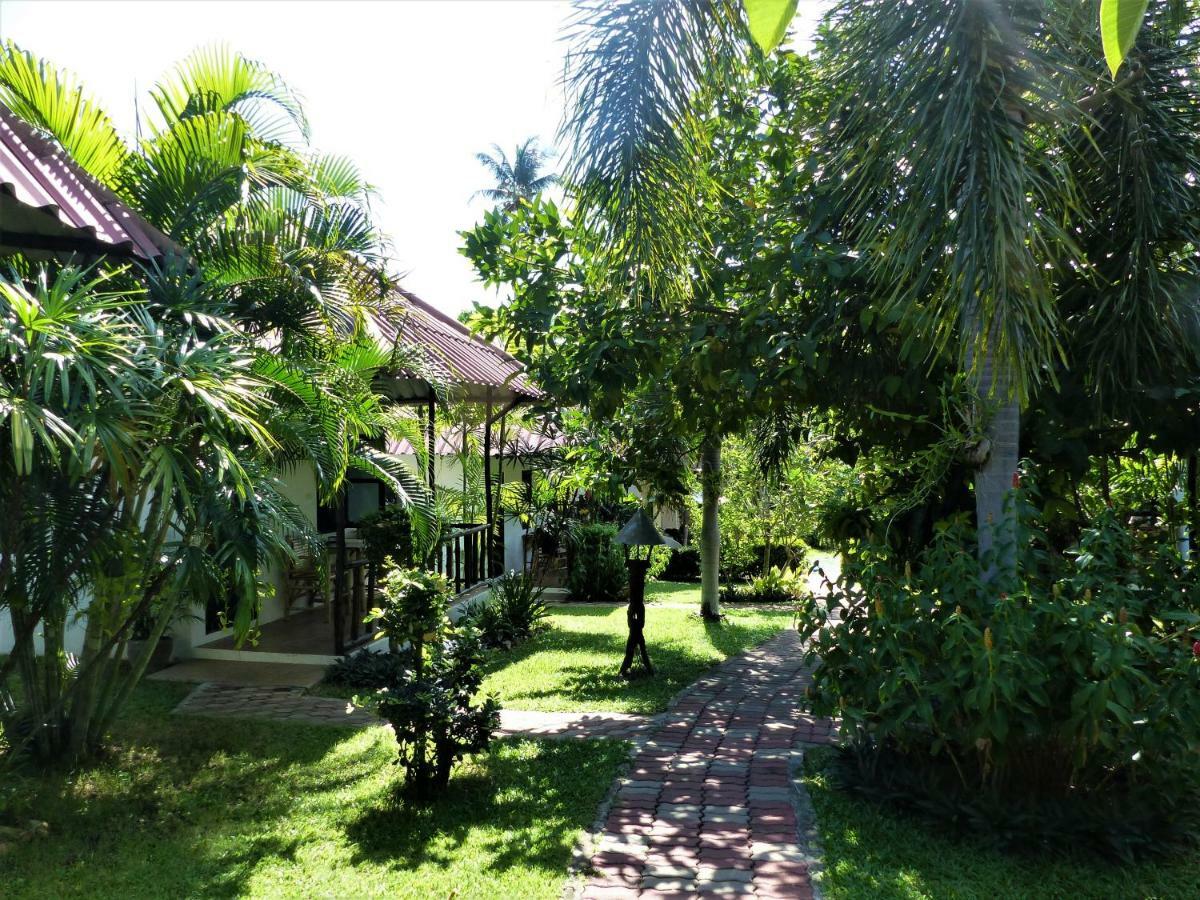 Bee Nat Garden Resort Bang Rak Beach  Buitenkant foto
